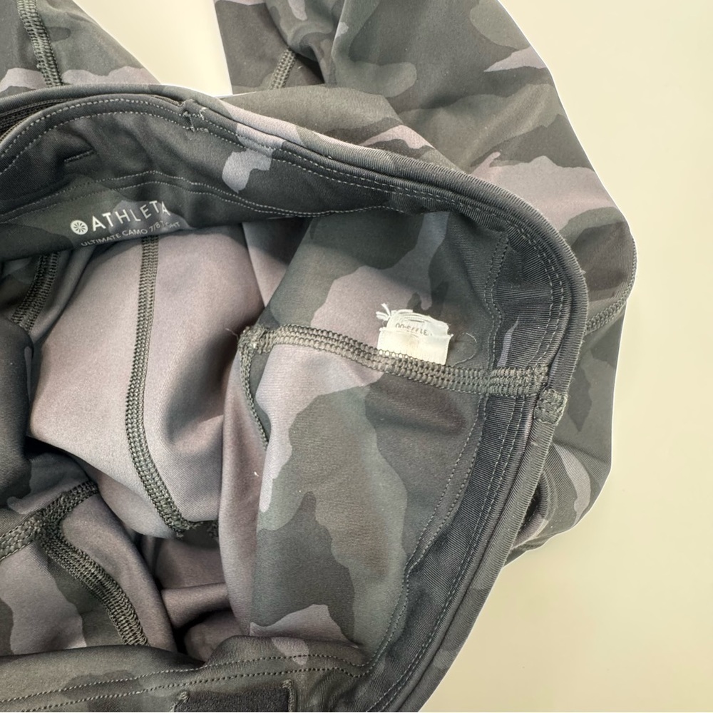 Athleta Ultimate Camo 7/8 Tight Size XS - Picture 13 of 16
